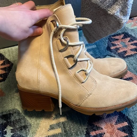 SOREL cate lace up boots. - Picture 7 of 8